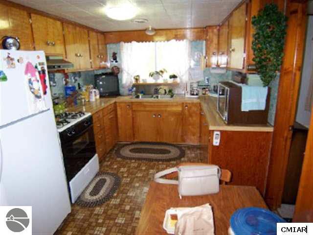 7750 East Jordan Road Mount Pleasant, MI 48858 - Photo 3 of 7 1769523-2.JPG