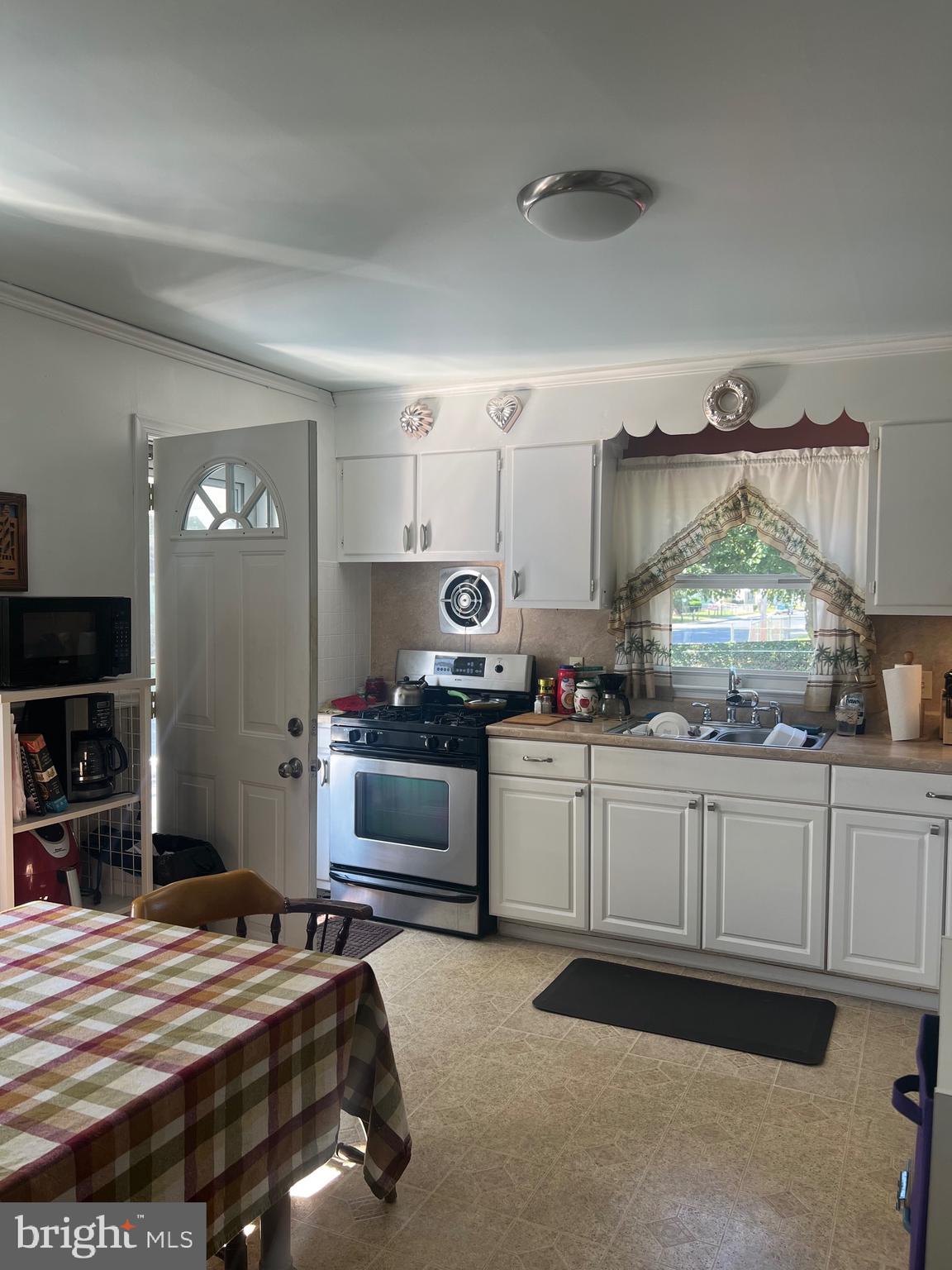 816 E Road Salisbury, MD 21801 - Photo 3 of 7 Kitchen towards side entry