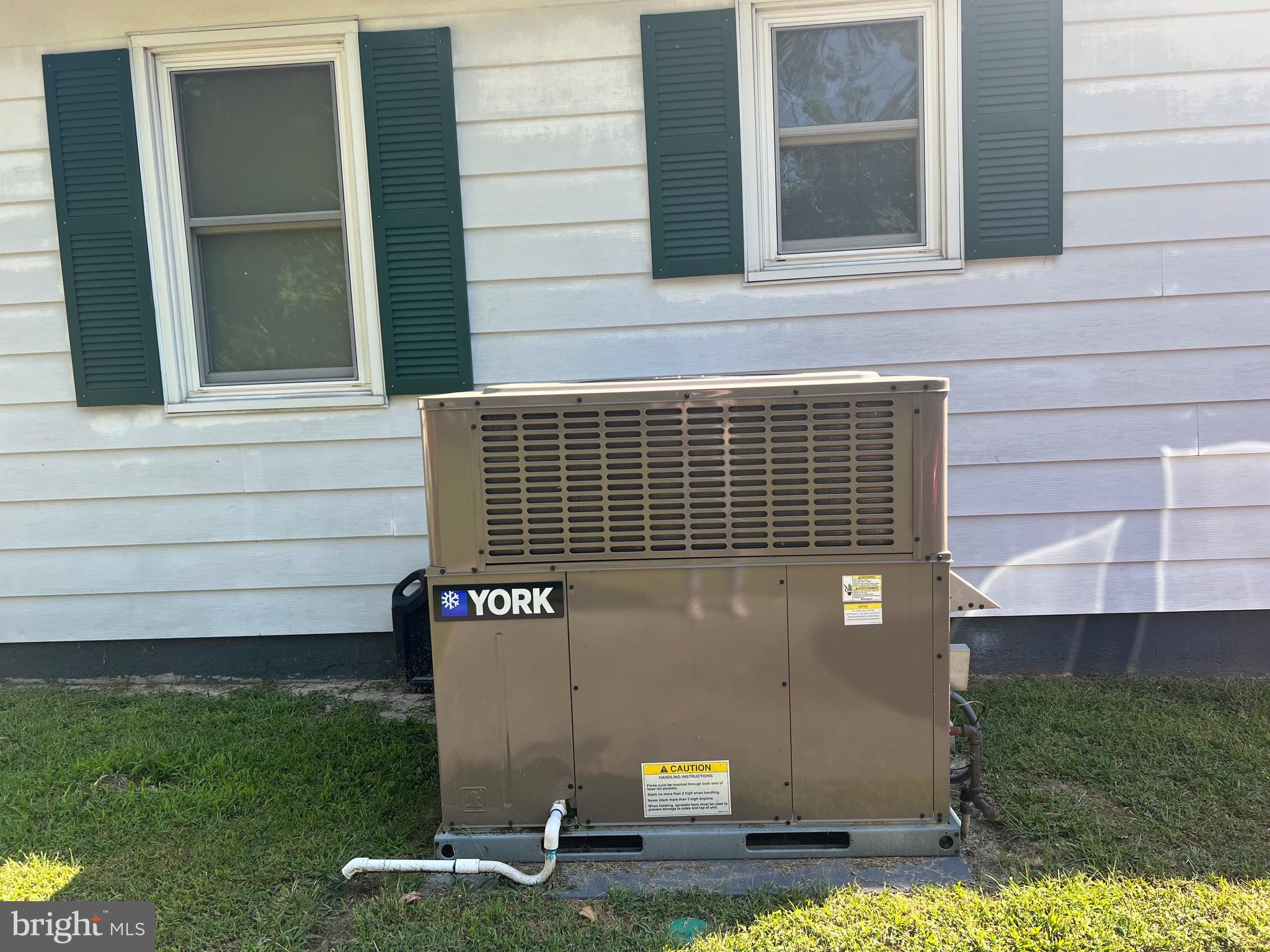 816 E Road Salisbury, MD 21801 - Photo 7 of 7 HVAC unit