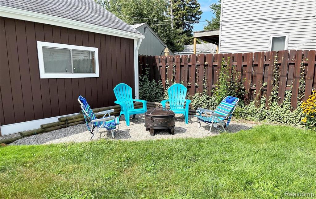 2111 Ridgemont Road Grosse Pointe Woods, MI 48236 - Photo 20 of 28