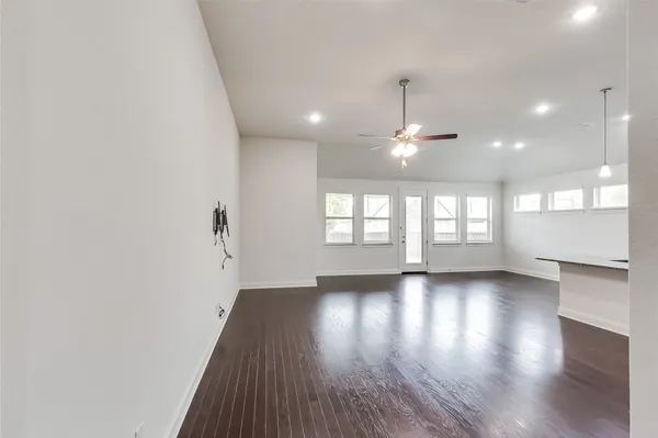 $2,400 | 113 Millbend Road, Georgetown, TX 78633