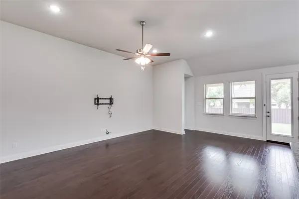 $2,400 | 113 Millbend Road, Georgetown, TX 78633