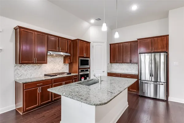 $2,400 | 113 Millbend Road, Georgetown, TX 78633