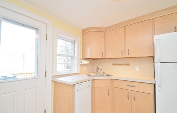 242 Beal Road Waltham, MA 02453 - Photo 3 of 17 Gallery Image 3