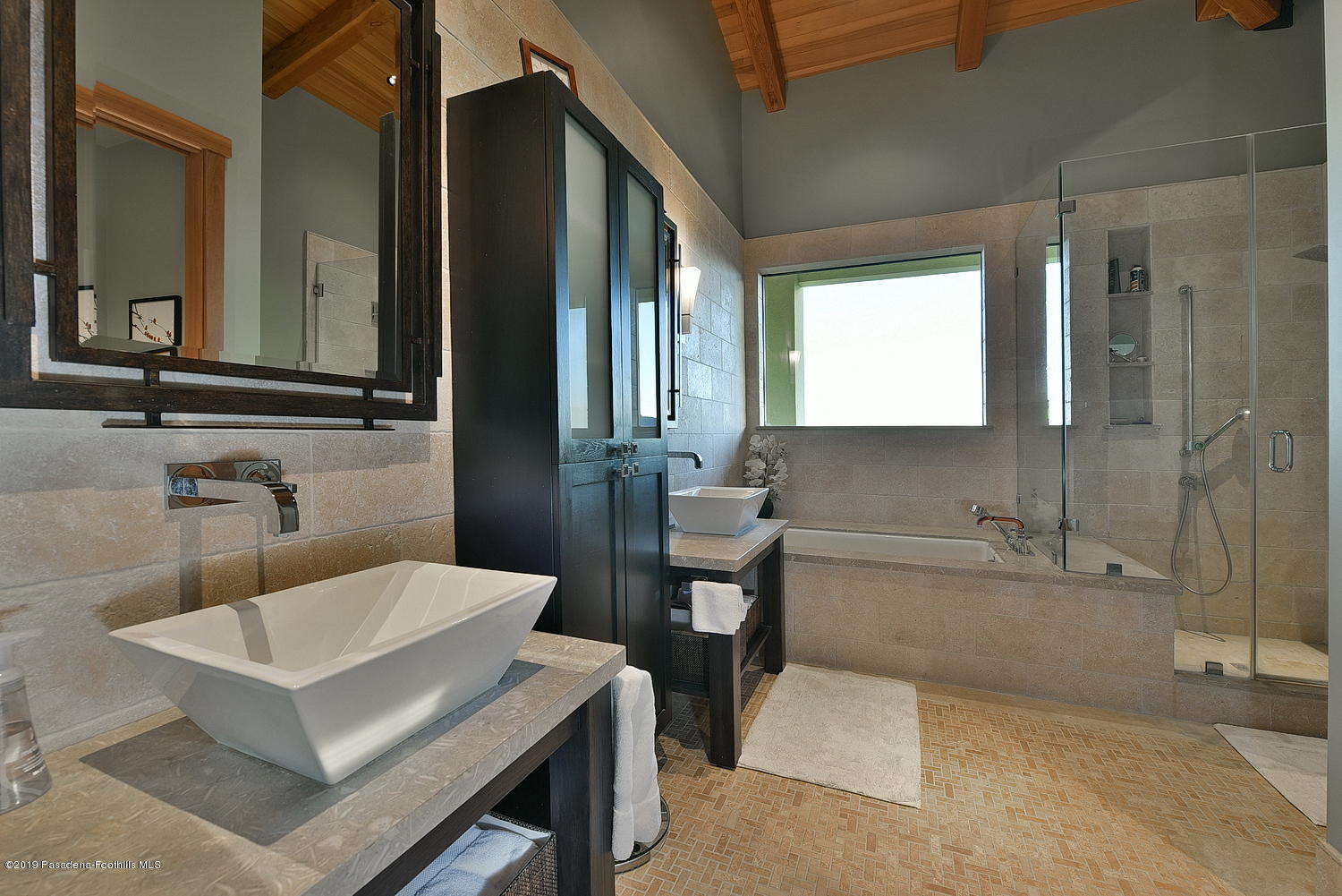 1825 Braemar Road Pasadena, CA 91103 - Photo 36 of 82 a bathroom with a sink and a mirror