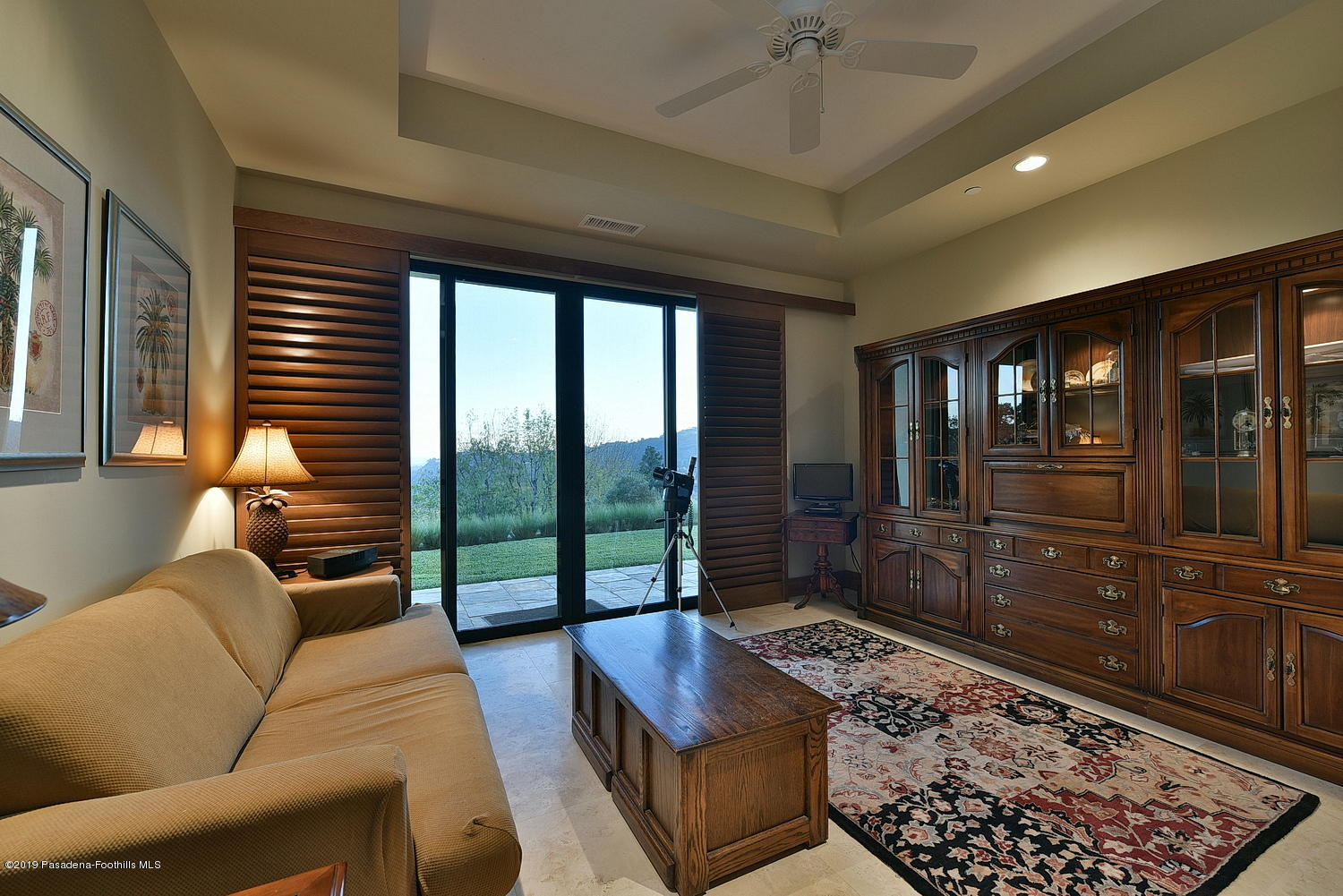 1825 Braemar Road Pasadena, CA 91103 - Photo 44 of 82 a living room with furniture