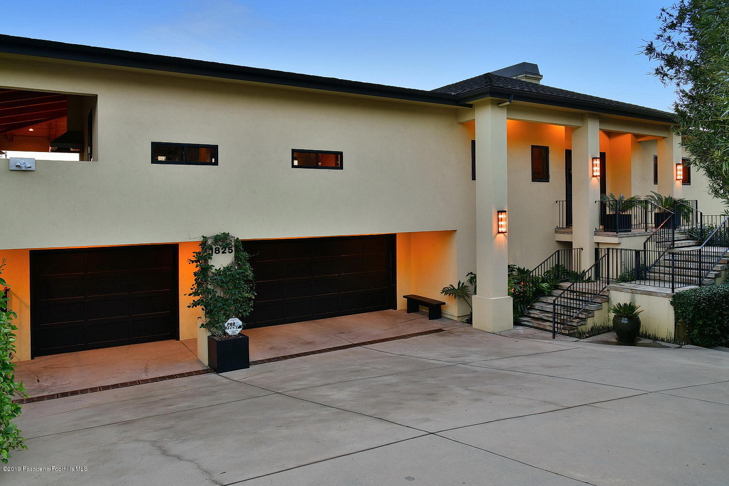 1825 Braemar Road Pasadena, CA 91103 - Photo 56 of 82 a front view of a house with a yard
