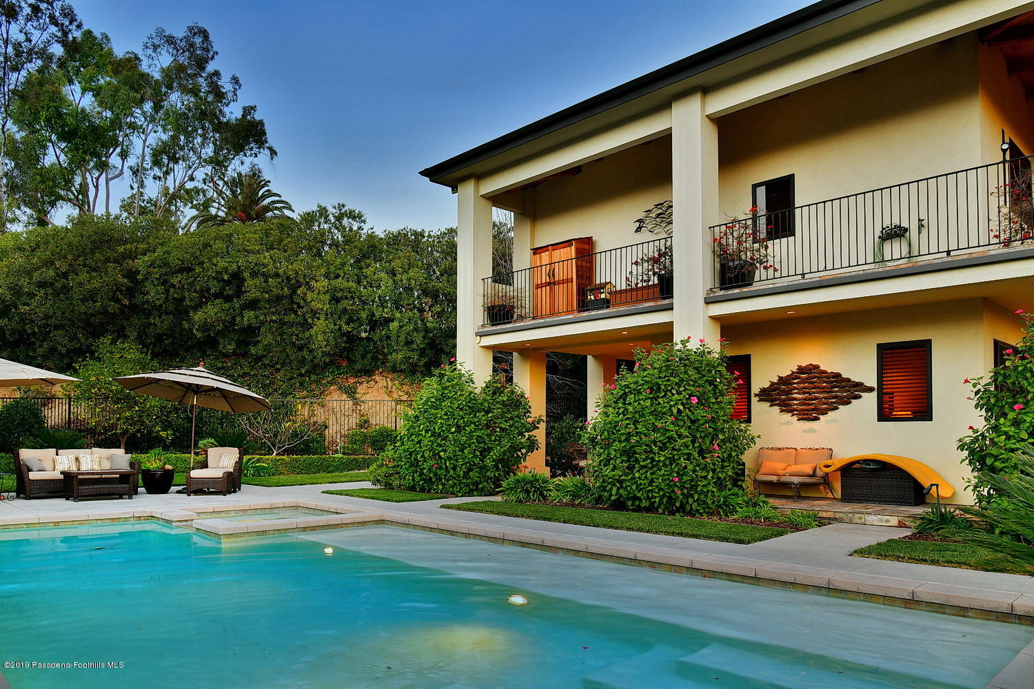 1825 Braemar Road Pasadena, CA 91103 - Photo 64 of 82 a front view of a house with garden