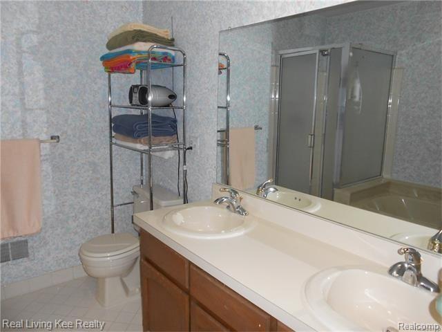 884 Snowmass Drive Rochester, MI 48309 - Photo 25 of 42 26.jpg