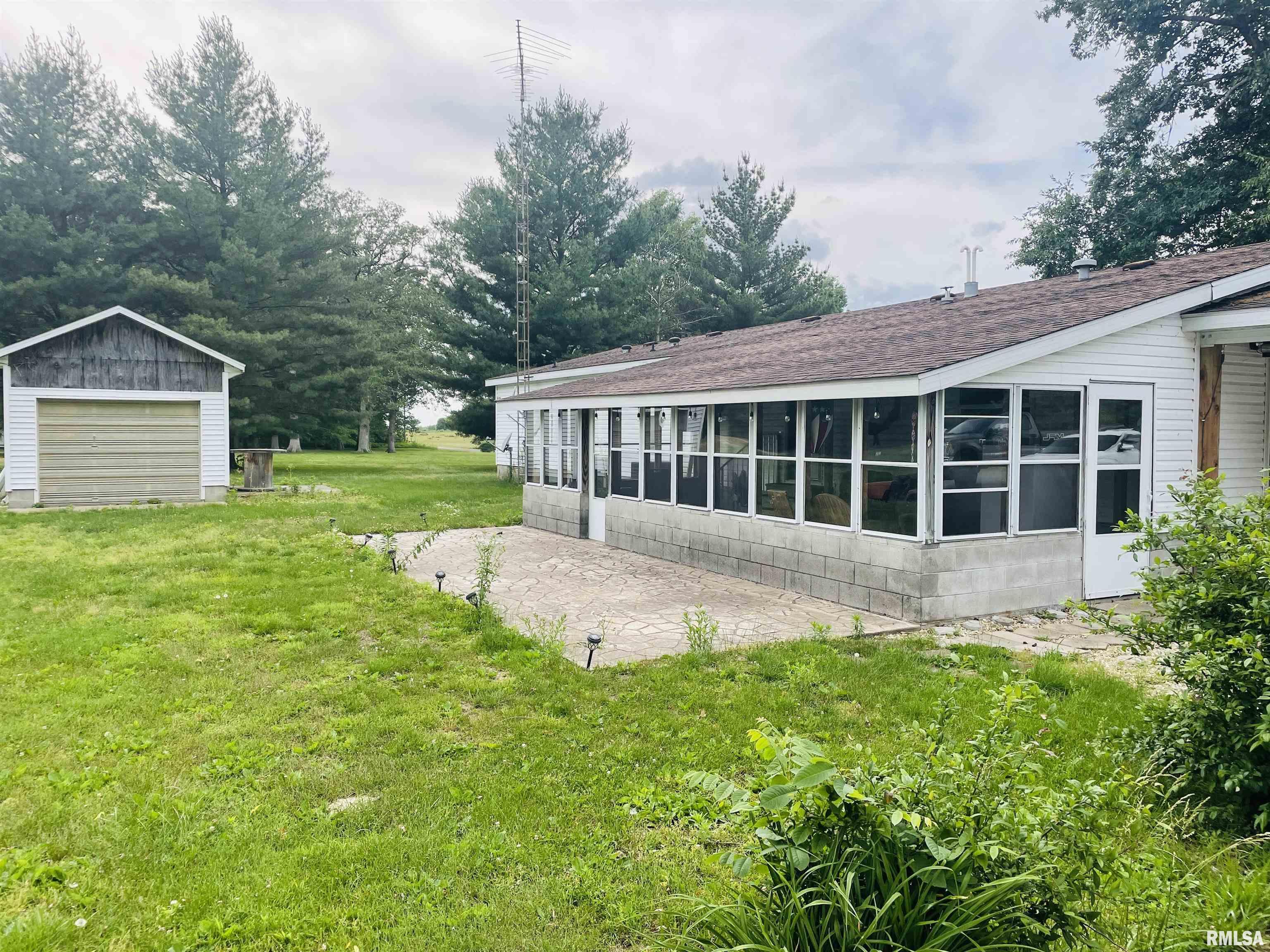 3881 Kell Road Centralia, IL 62801 - Photo 4 of 39