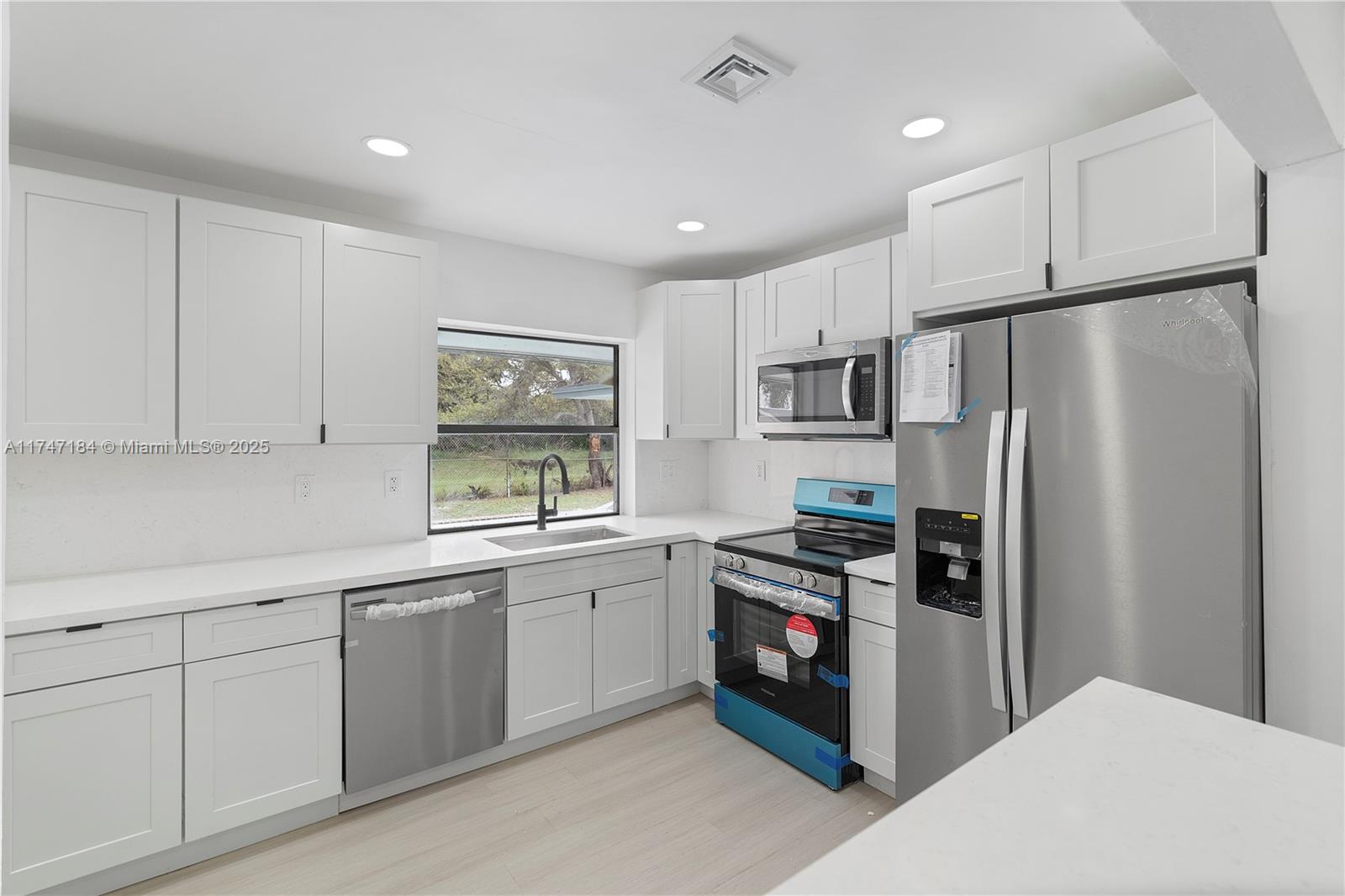 3825 East Shore Road Miramar, FL 33023 - Photo 12 of 33