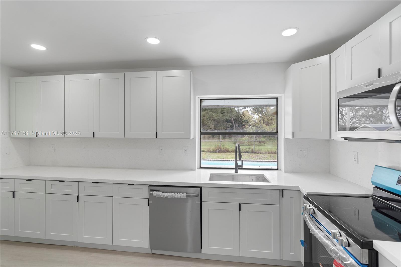 3825 East Shore Road Miramar, FL 33023 - Photo 13 of 33