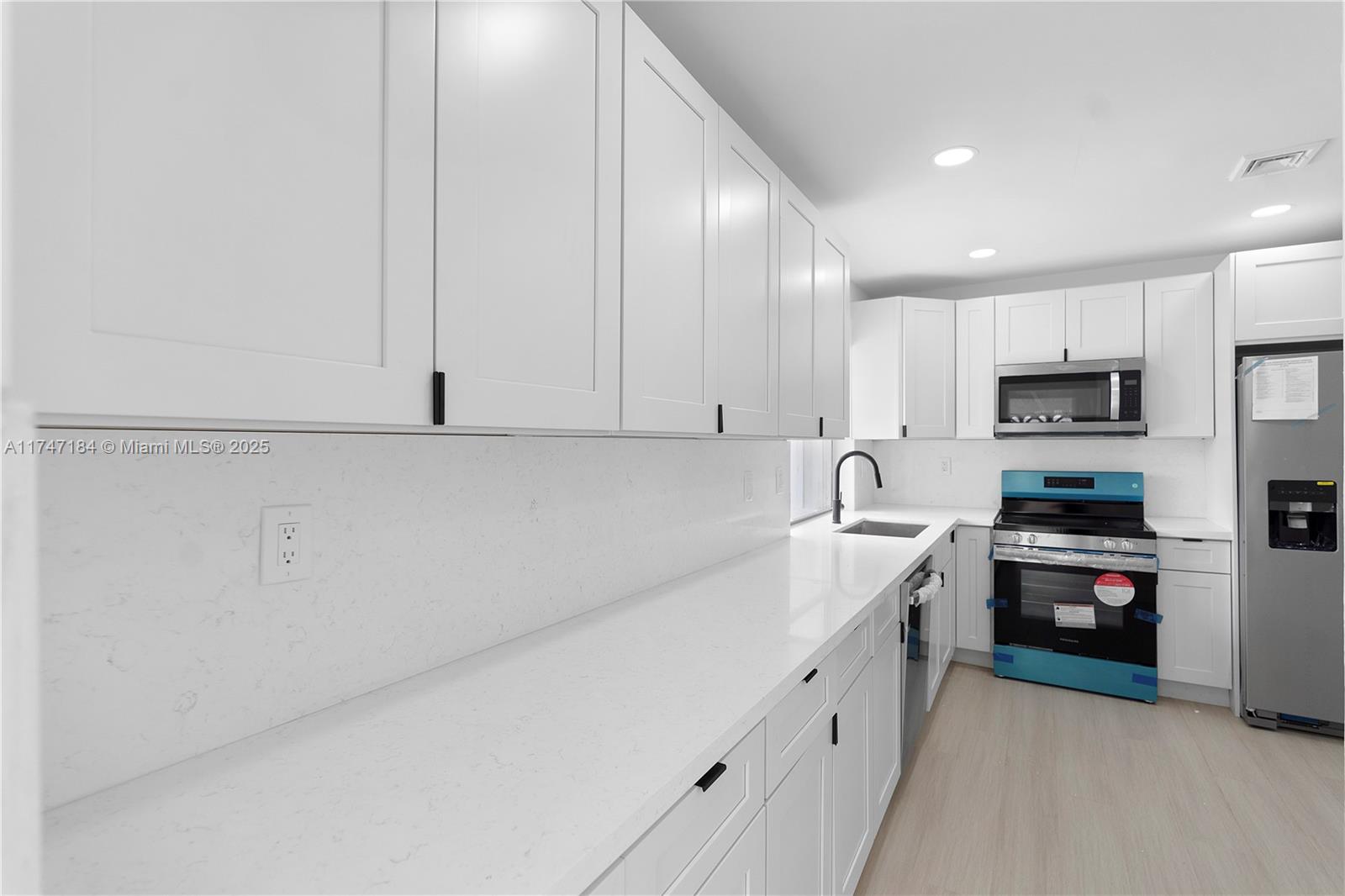 3825 East Shore Road Miramar, FL 33023 - Photo 14 of 33