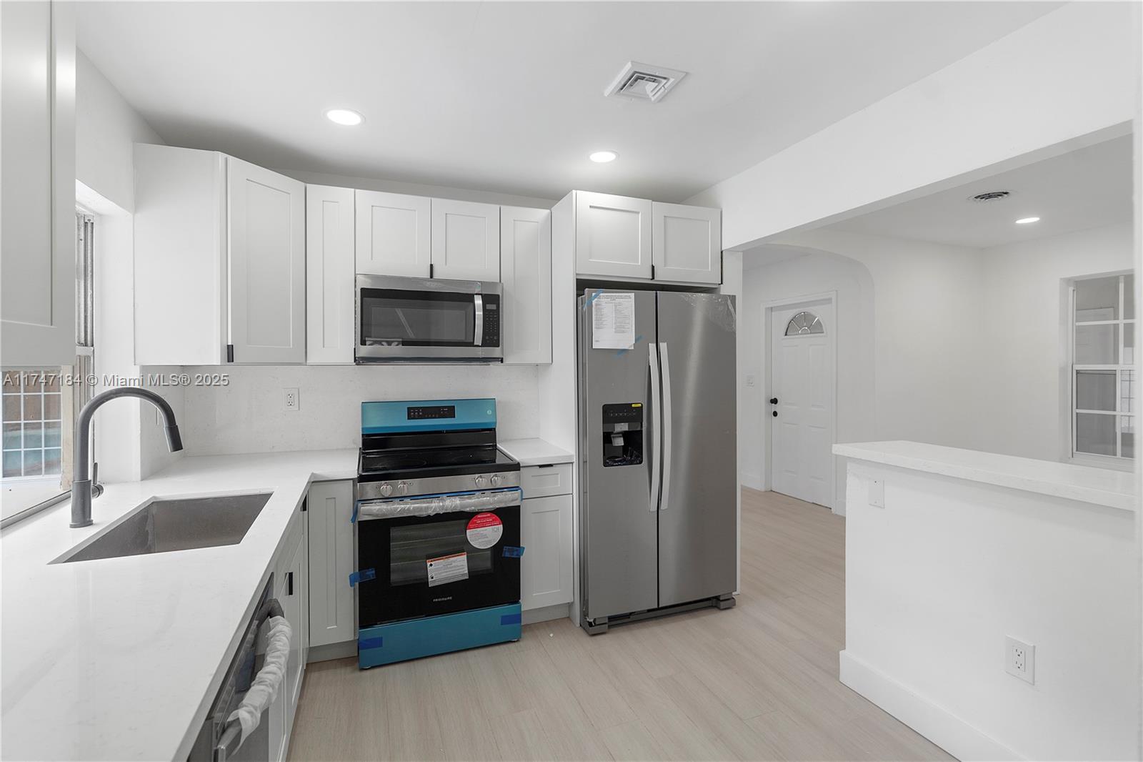 3825 East Shore Road Miramar, FL 33023 - Photo 15 of 33