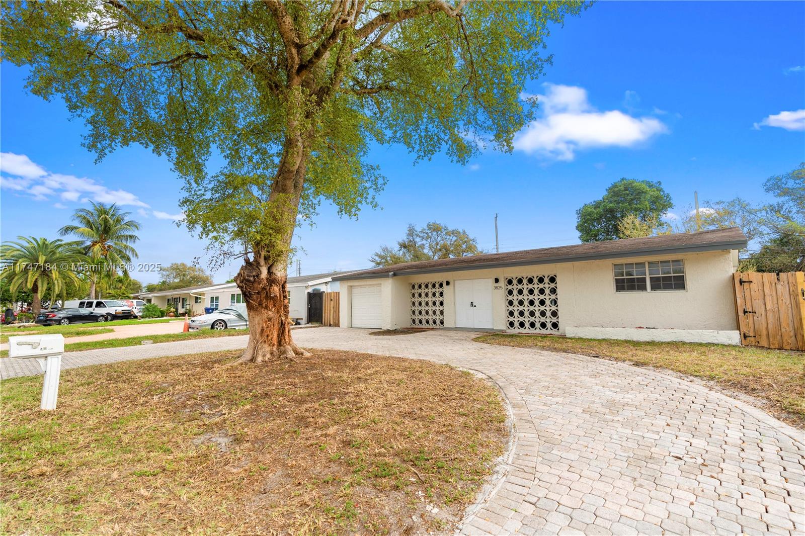 3825 East Shore Road Miramar, FL 33023 - Photo 2 of 33