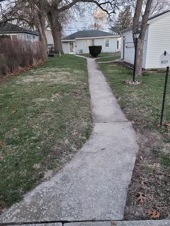 $159,900 | 18237 Oakwood Avenue, Lansing, IL 60438
