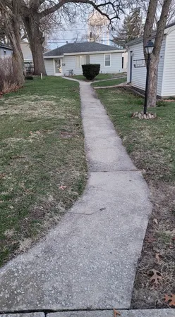 $159,900 | 18237 Oakwood Avenue, Lansing, IL 60438