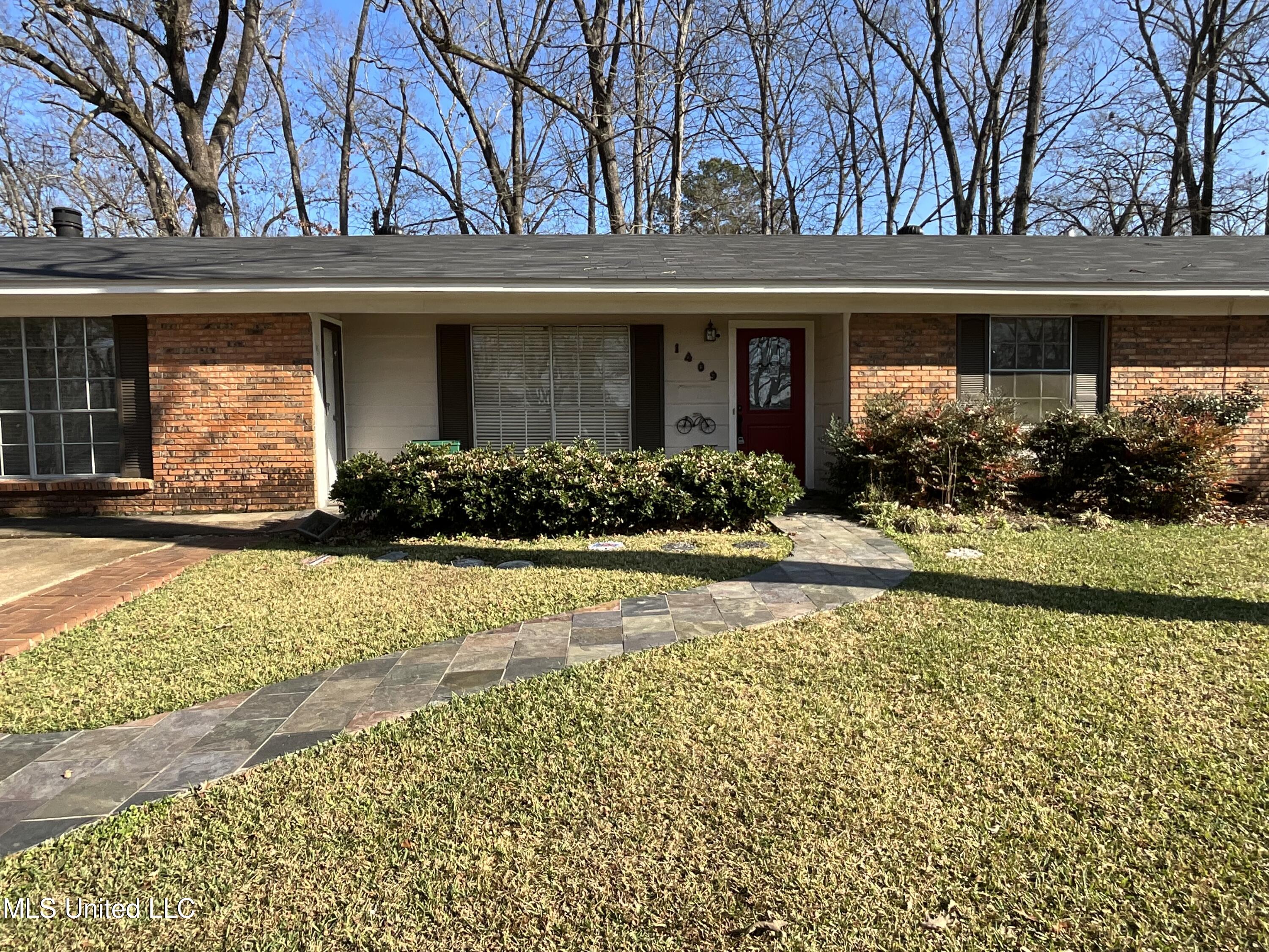 1409 Post Road Clinton, MS 39056 - Photo 2 of 34 1409 Post Front 3