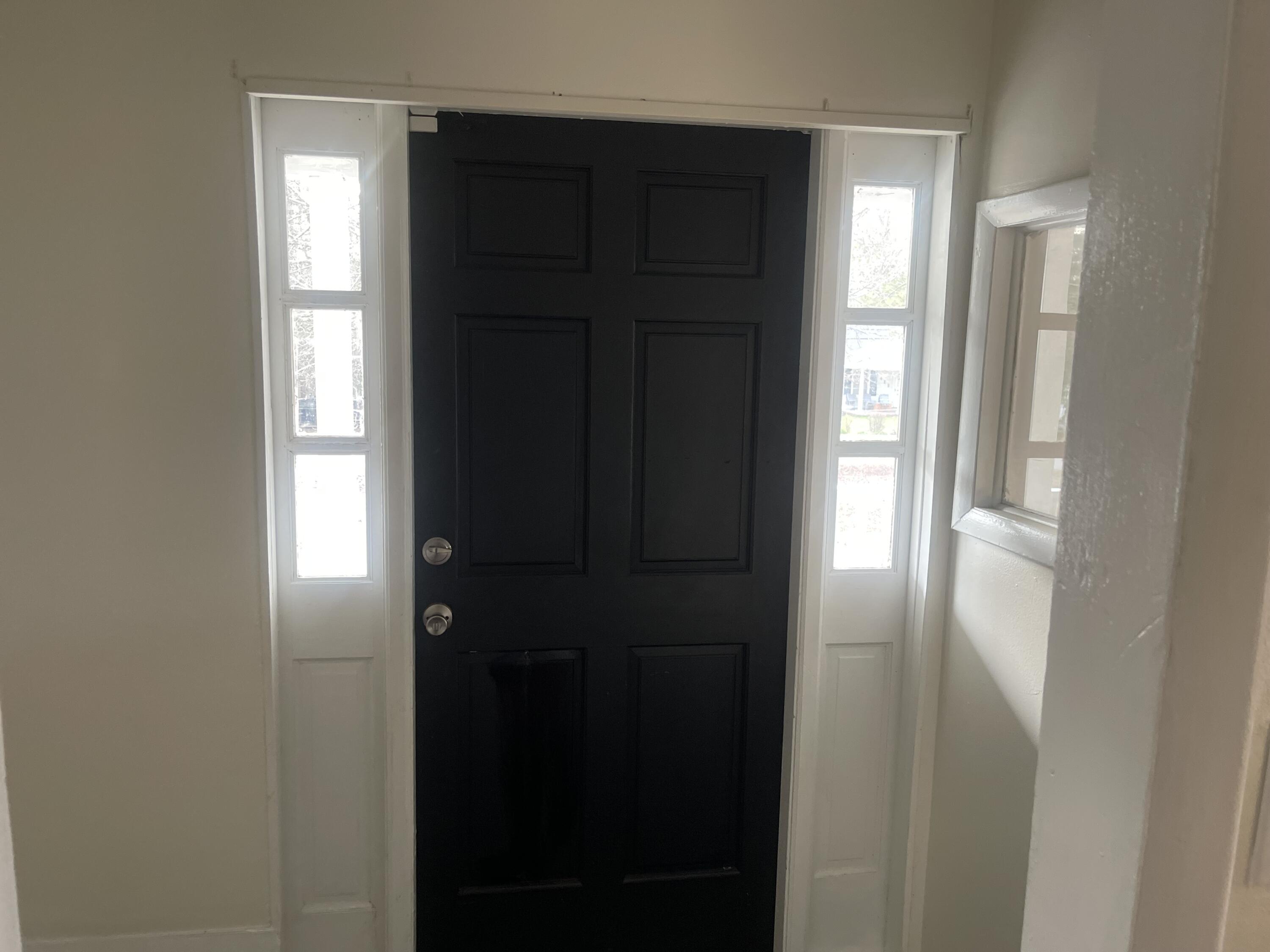 426 Salem Road Thomson, GA 30824 - Photo 3 of 22 foyer