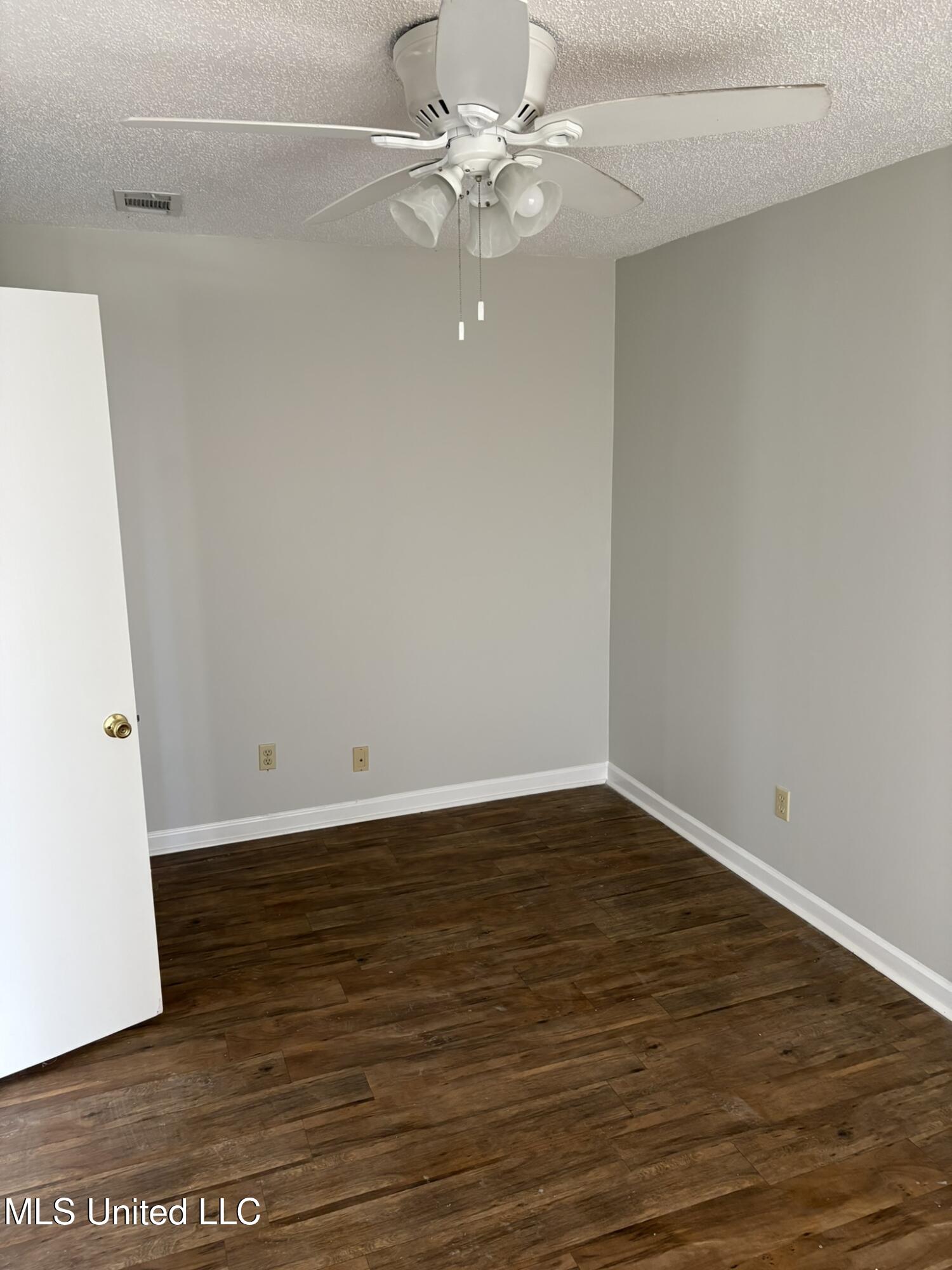 331 Lake Washington Road East Glen Allan, MS 38744 - Photo 11 of 24 LW 331 Bedrrom 1