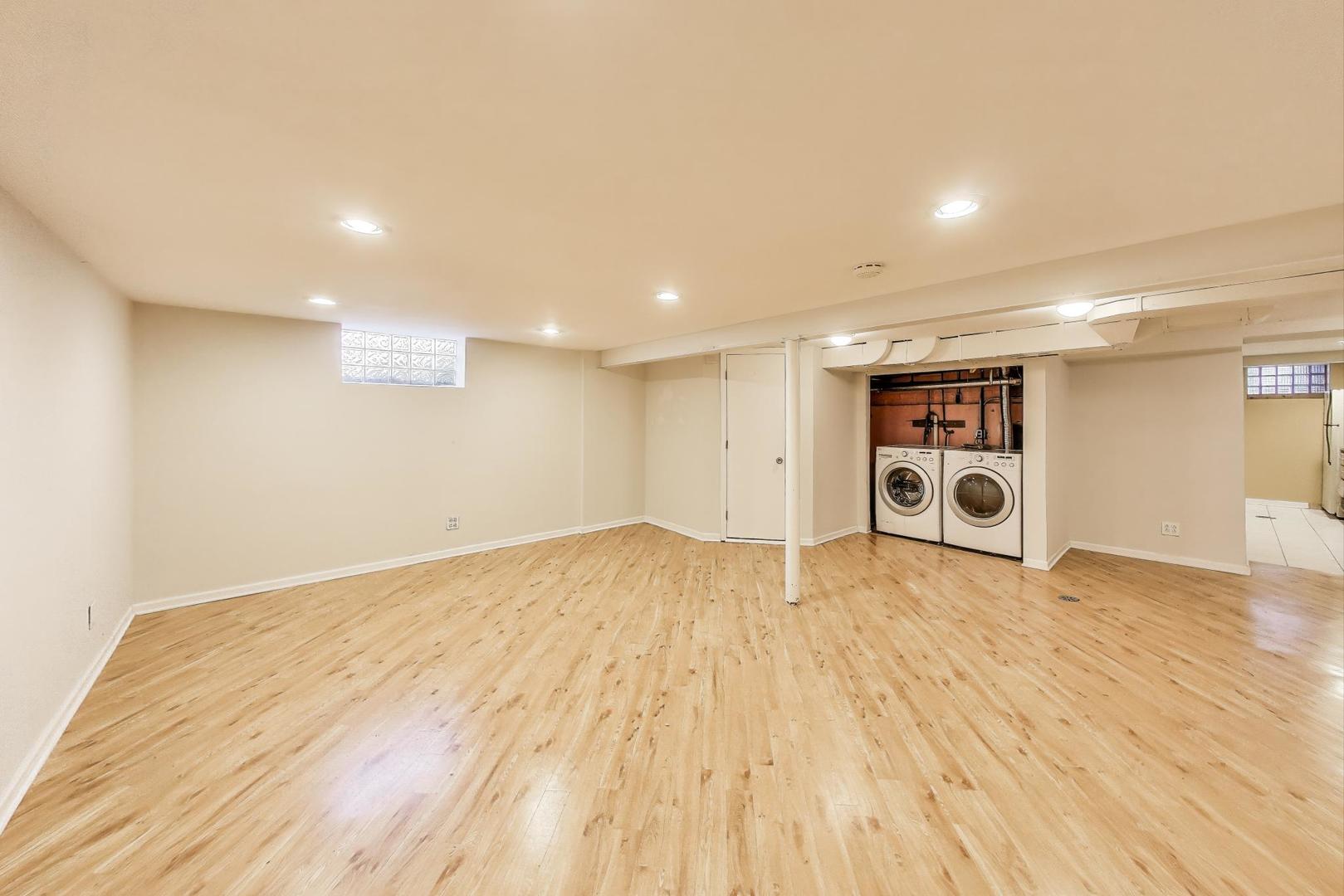 7401 West Main Street Niles, IL 60714 - Photo 24 of 37 a view of empty room with wooden floor