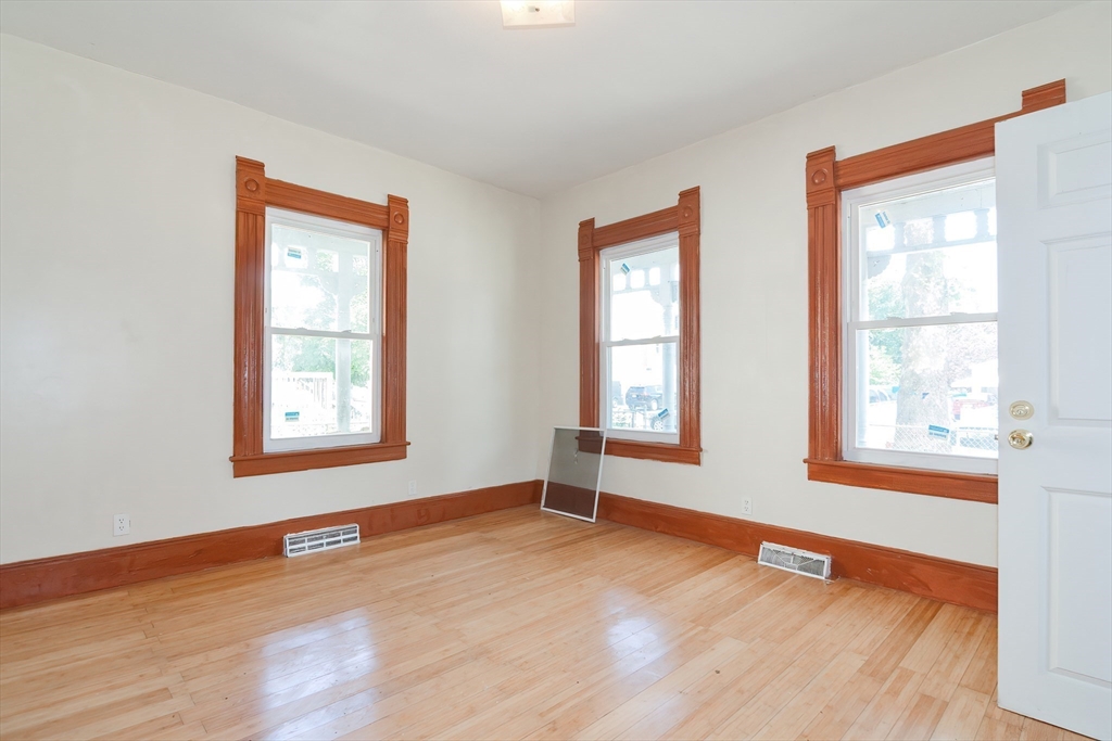 54 Hebron Street Springfield, MA 01107 - Photo 15 of 42 Gallery Image 15