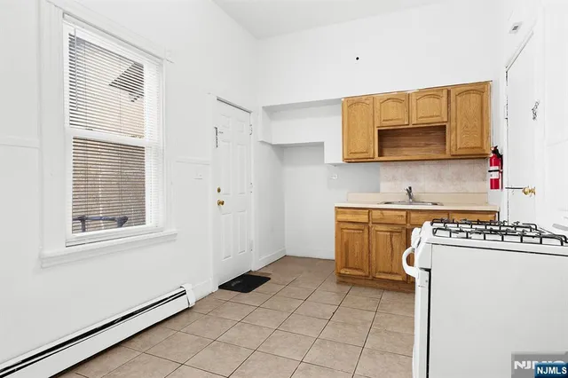 $1,400 | 499 Crooks Avenue, Unit 2, Clifton, NJ 07011