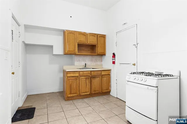 $1,400 | 499 Crooks Avenue, Unit 2, Clifton, NJ 07011