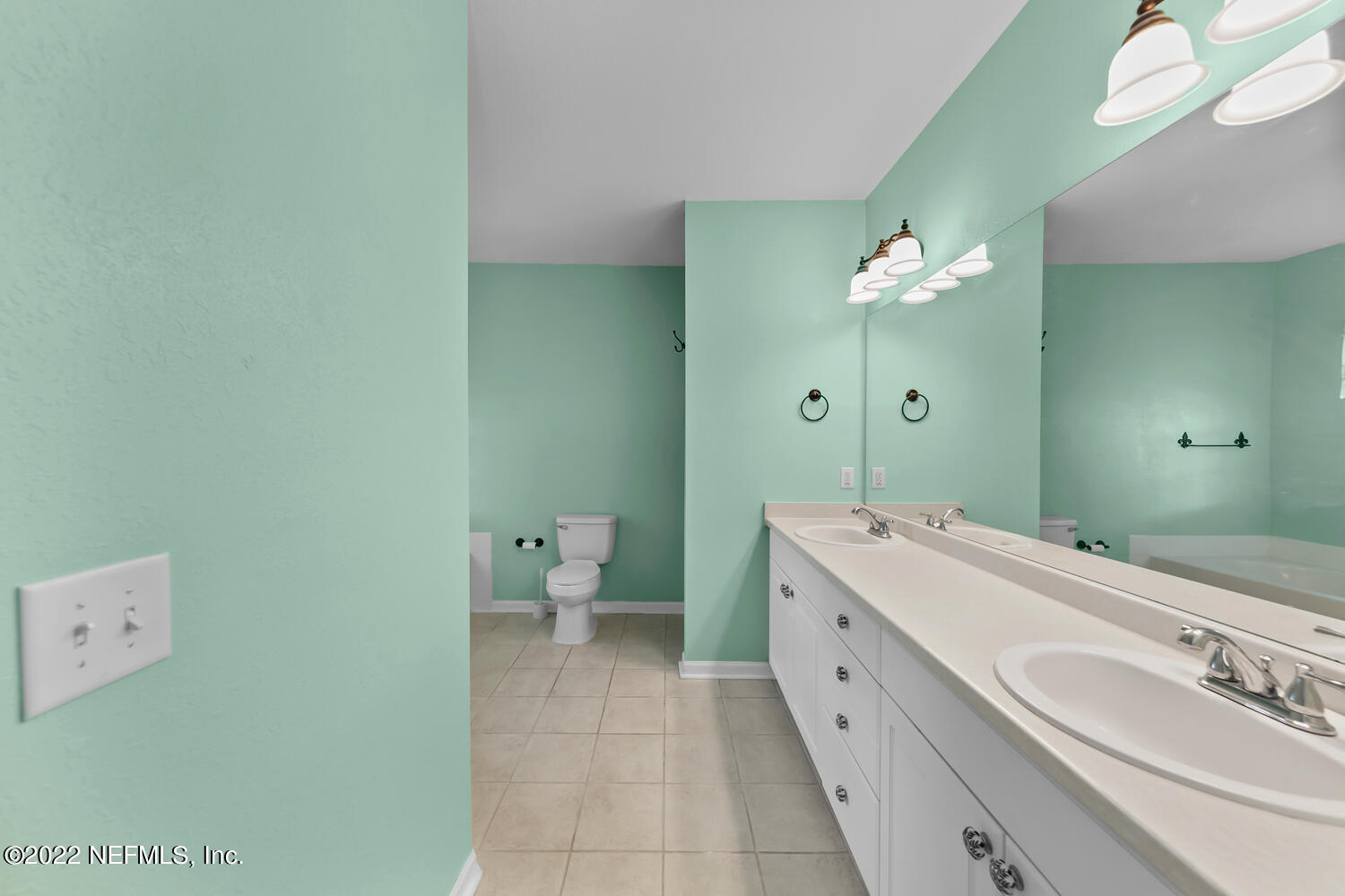 10901 Burnt Mill Road, Unit 1004 Jacksonville, FL 32256 - Photo 11 of 30 Primary Bath