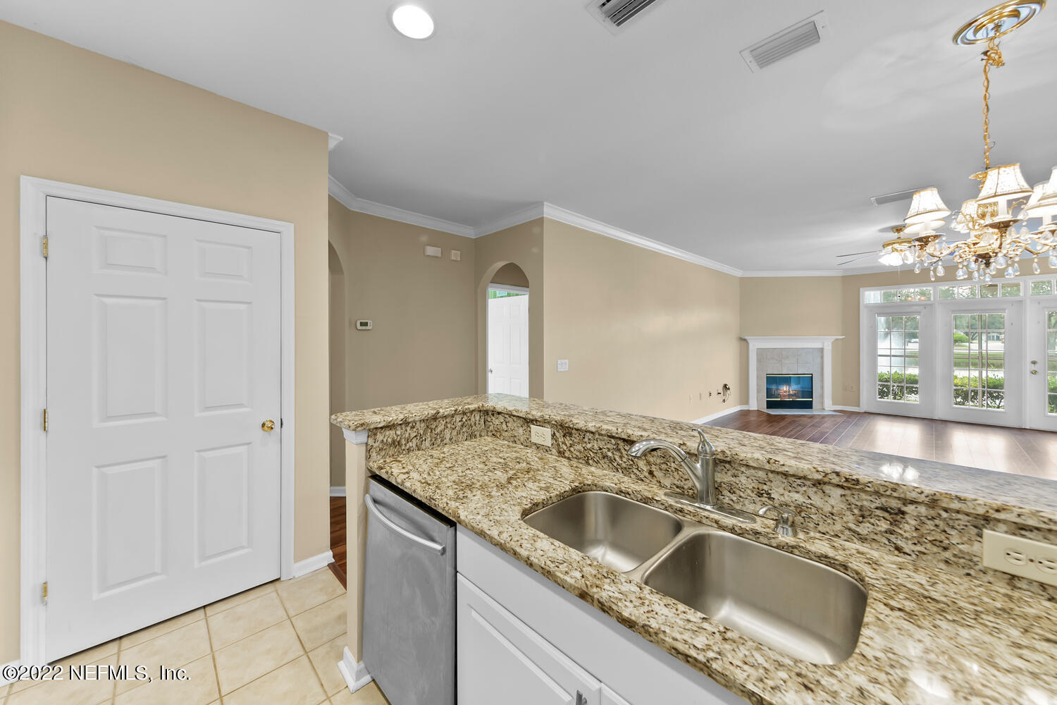 10901 Burnt Mill Road, Unit 1004 Jacksonville, FL 32256 - Photo 8 of 30 Kitchen