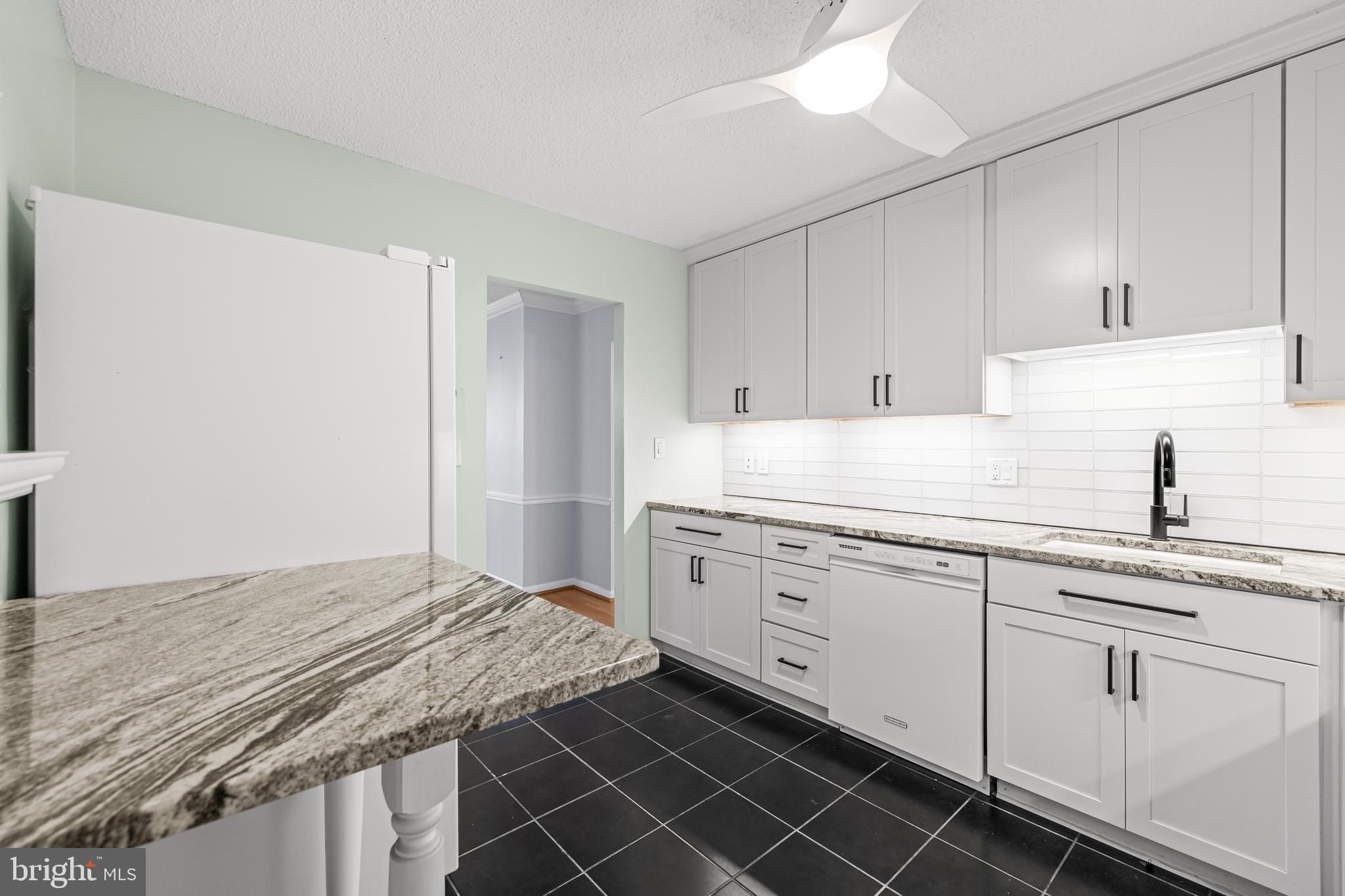 205 East Joppa Road, Unit 1908 Towson, MD 21286 - Photo 16 of 36 Kitchen