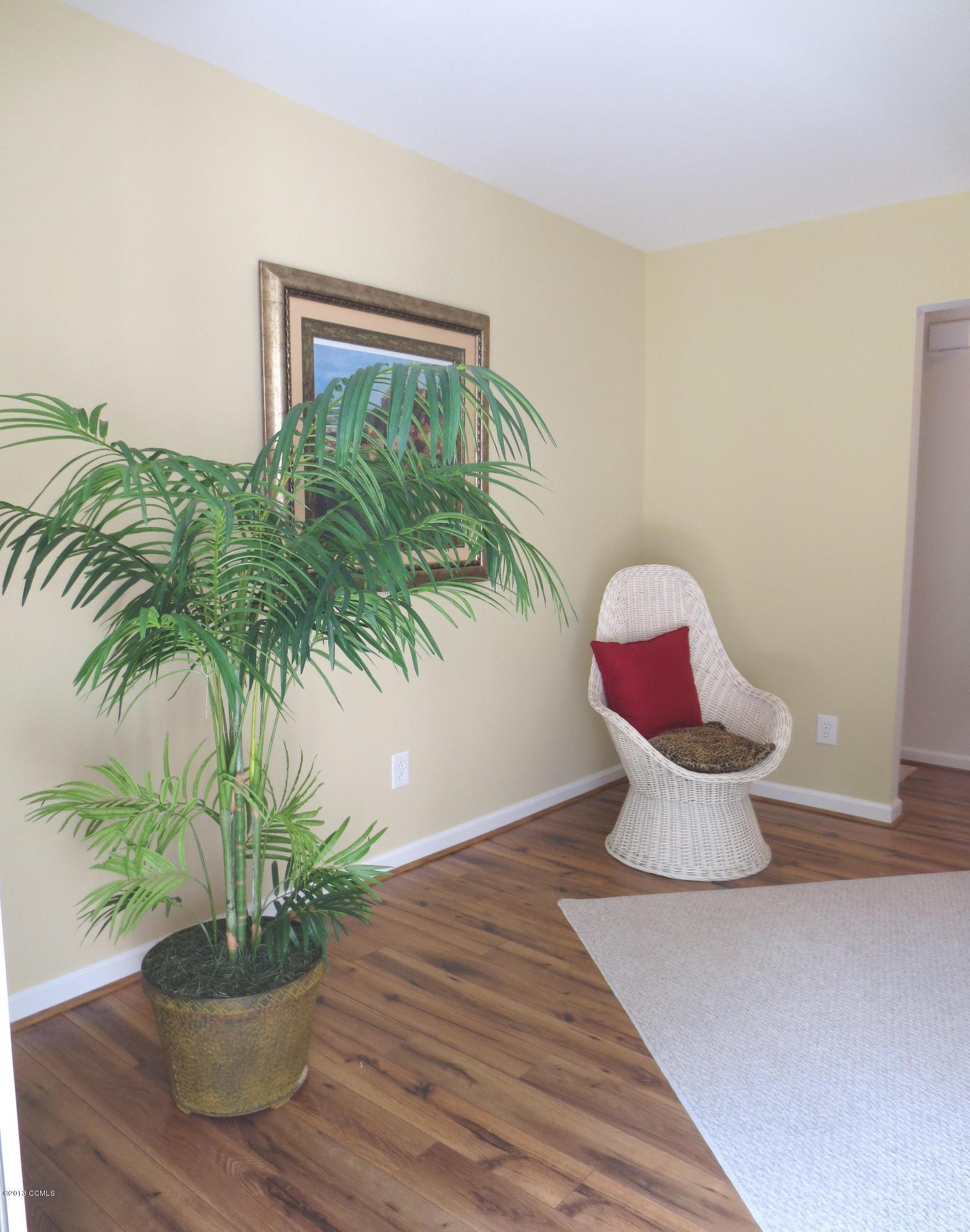 3623 Country Club Road Morehead City, NC 28557 - Photo 17 of 29 3623 Country Club Den Additional View