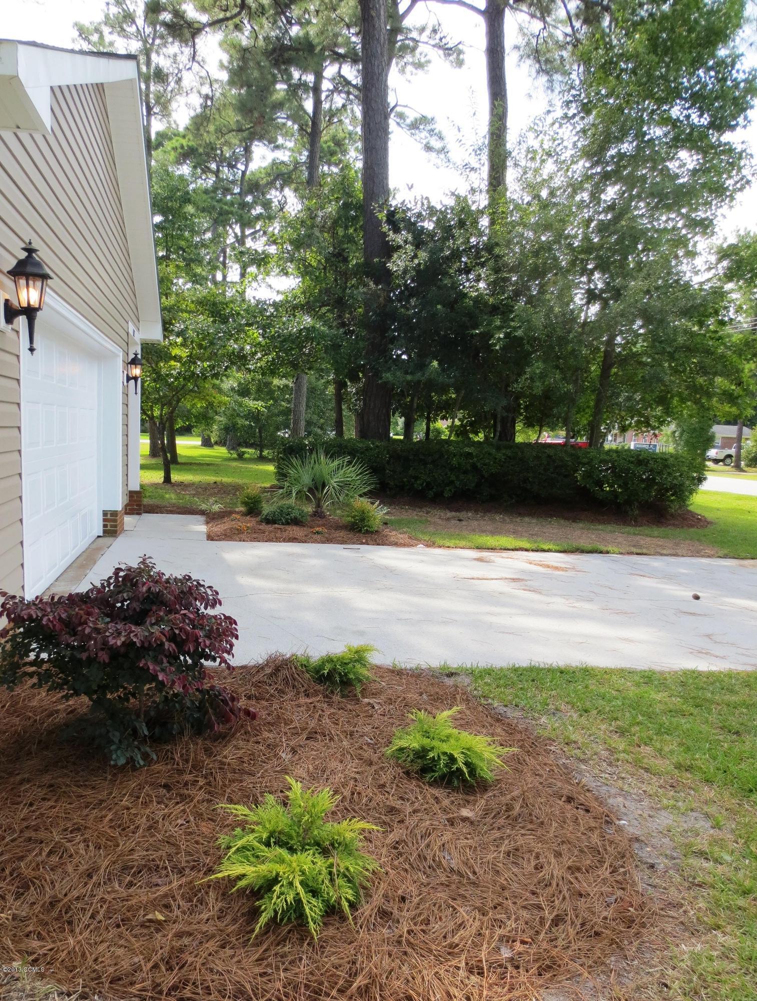 3623 Country Club Road Morehead City, NC 28557 - Photo 29 of 29 3623 Country Club Landscaping