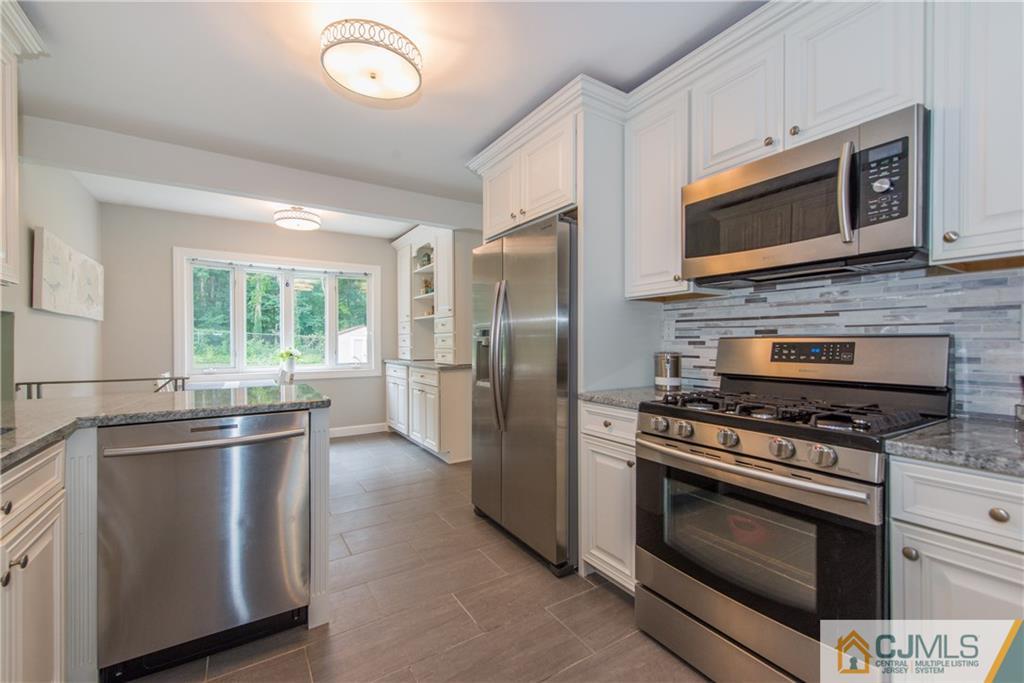7 Sandra Road East Brunswick, NJ 08816 - Photo 4 of 19 Gallery Image 4