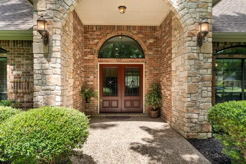 a view of house and outdoor space