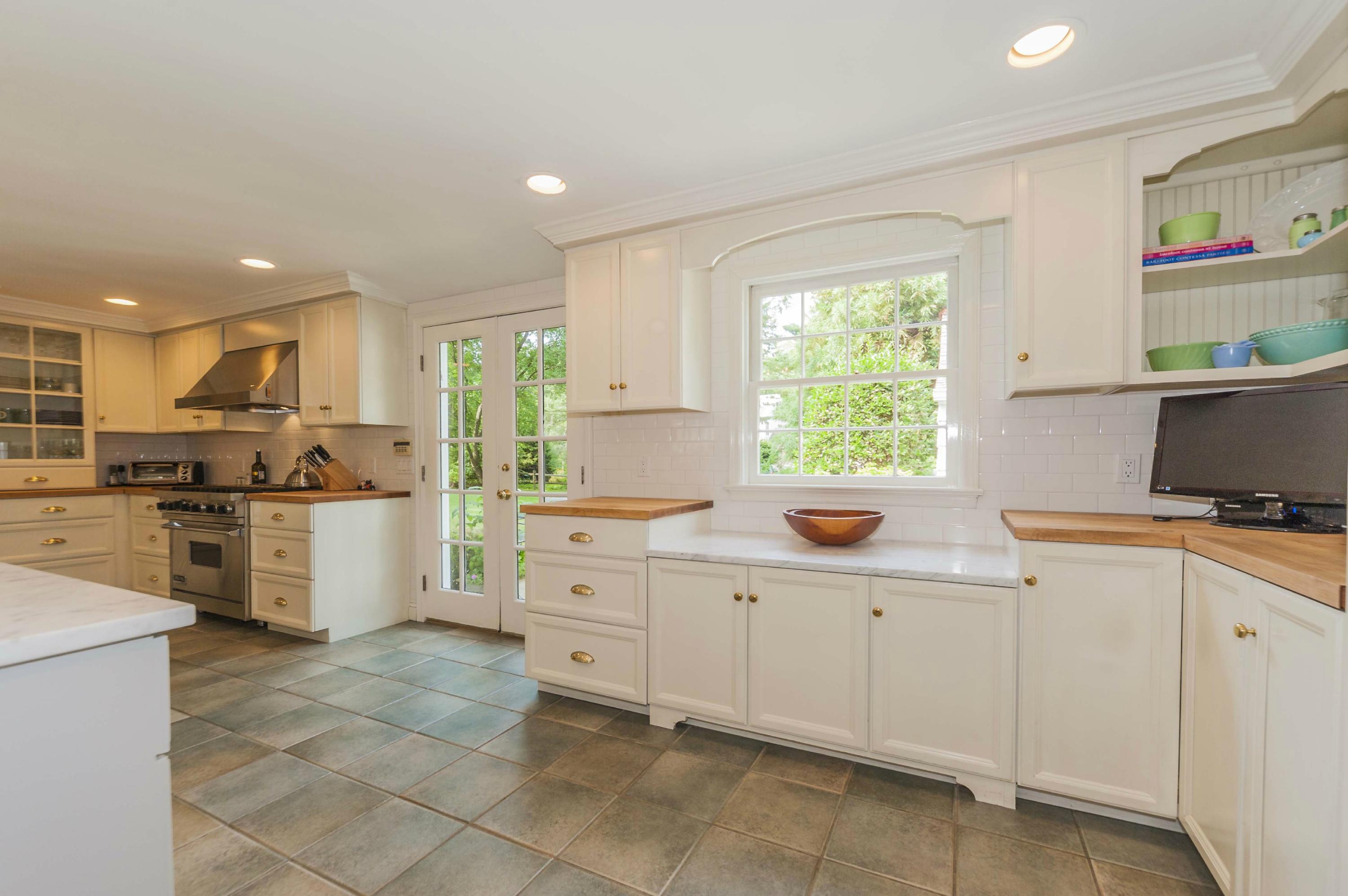 17 Wakeman Road Darien, CT 06820 - Photo 11 of 25 kitchen