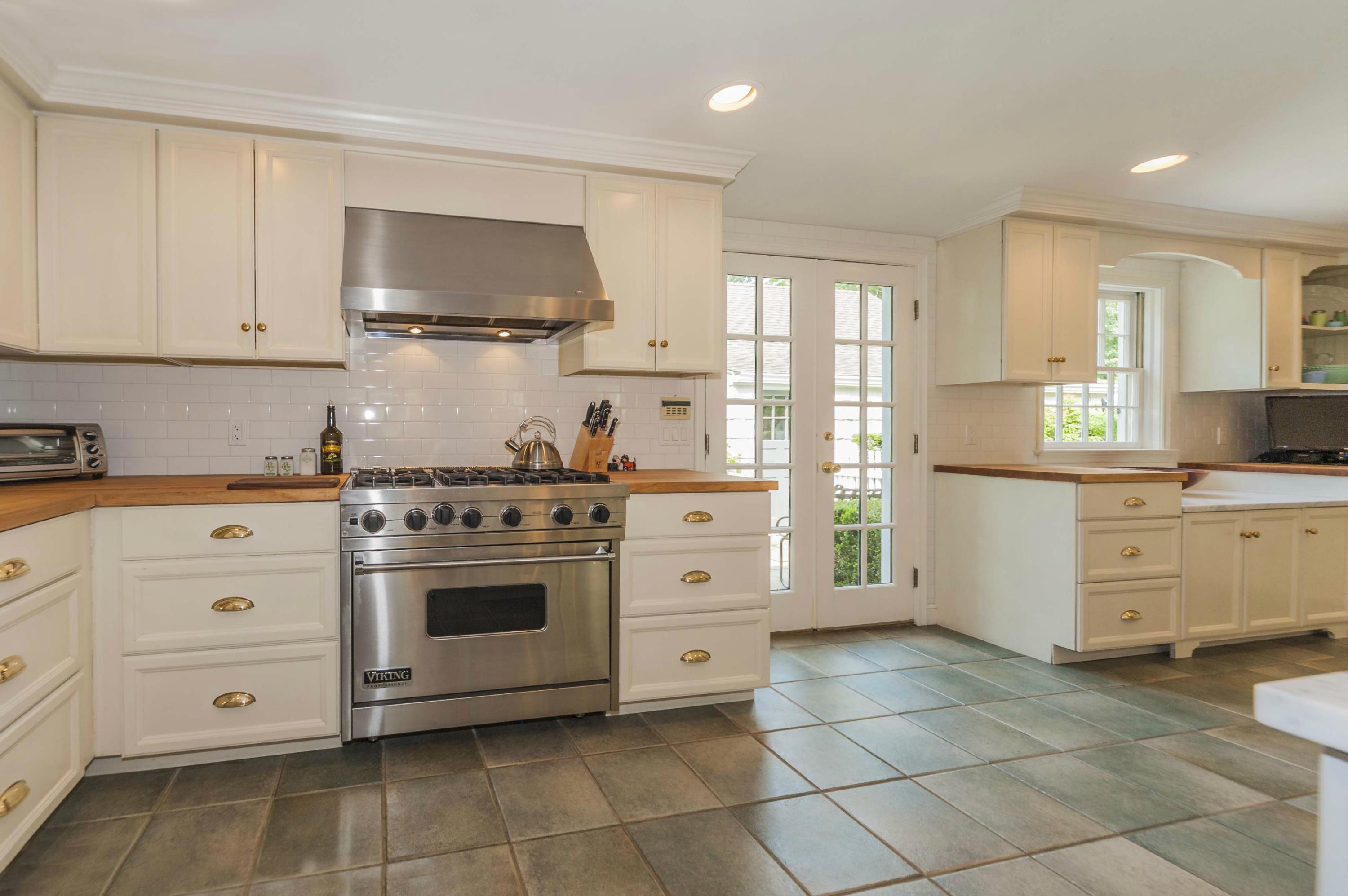 17 Wakeman Road Darien, CT 06820 - Photo 12 of 25 kitchen
