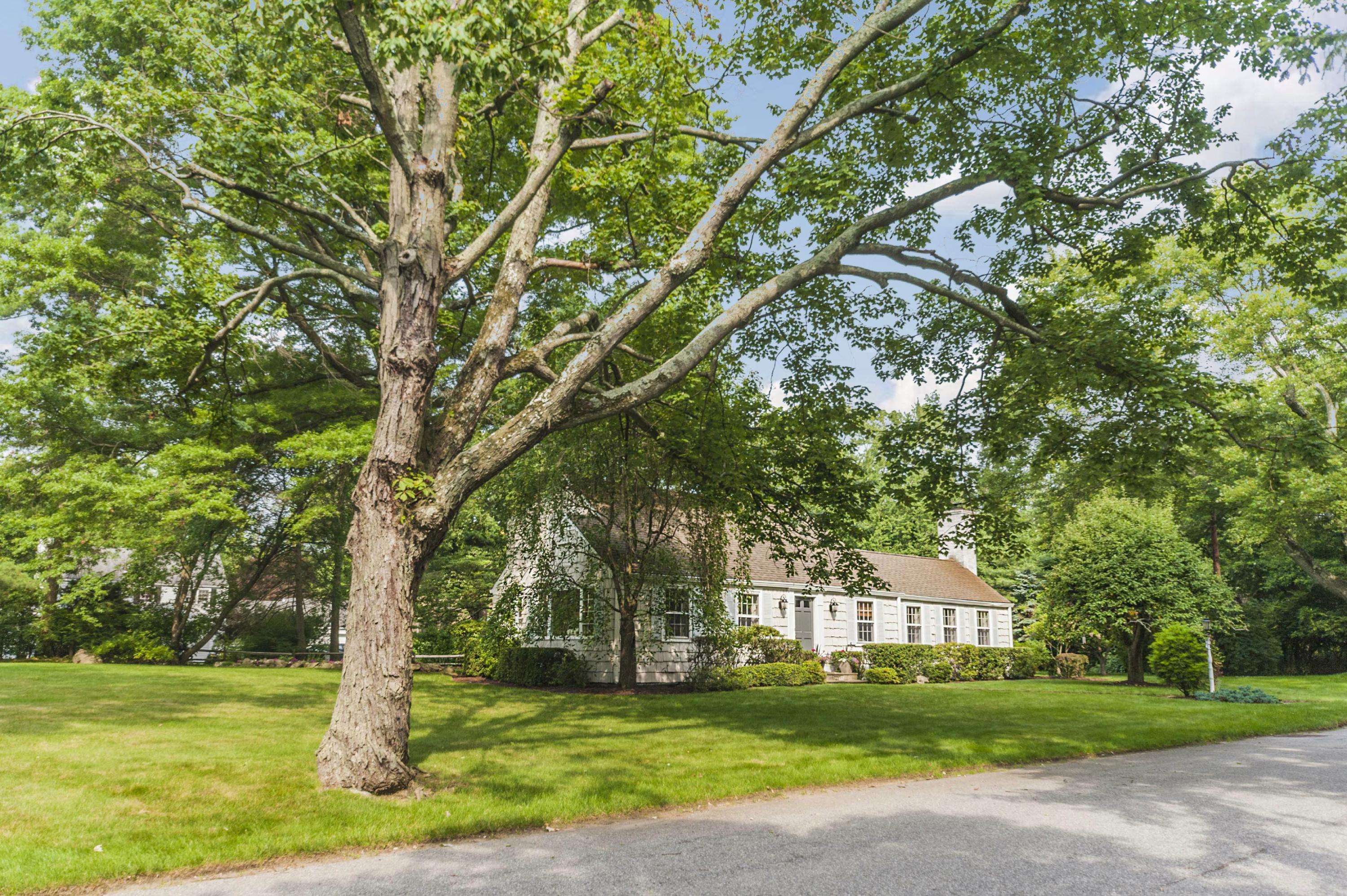 17 Wakeman Road Darien, CT 06820 - Photo 3 of 25 exterior front