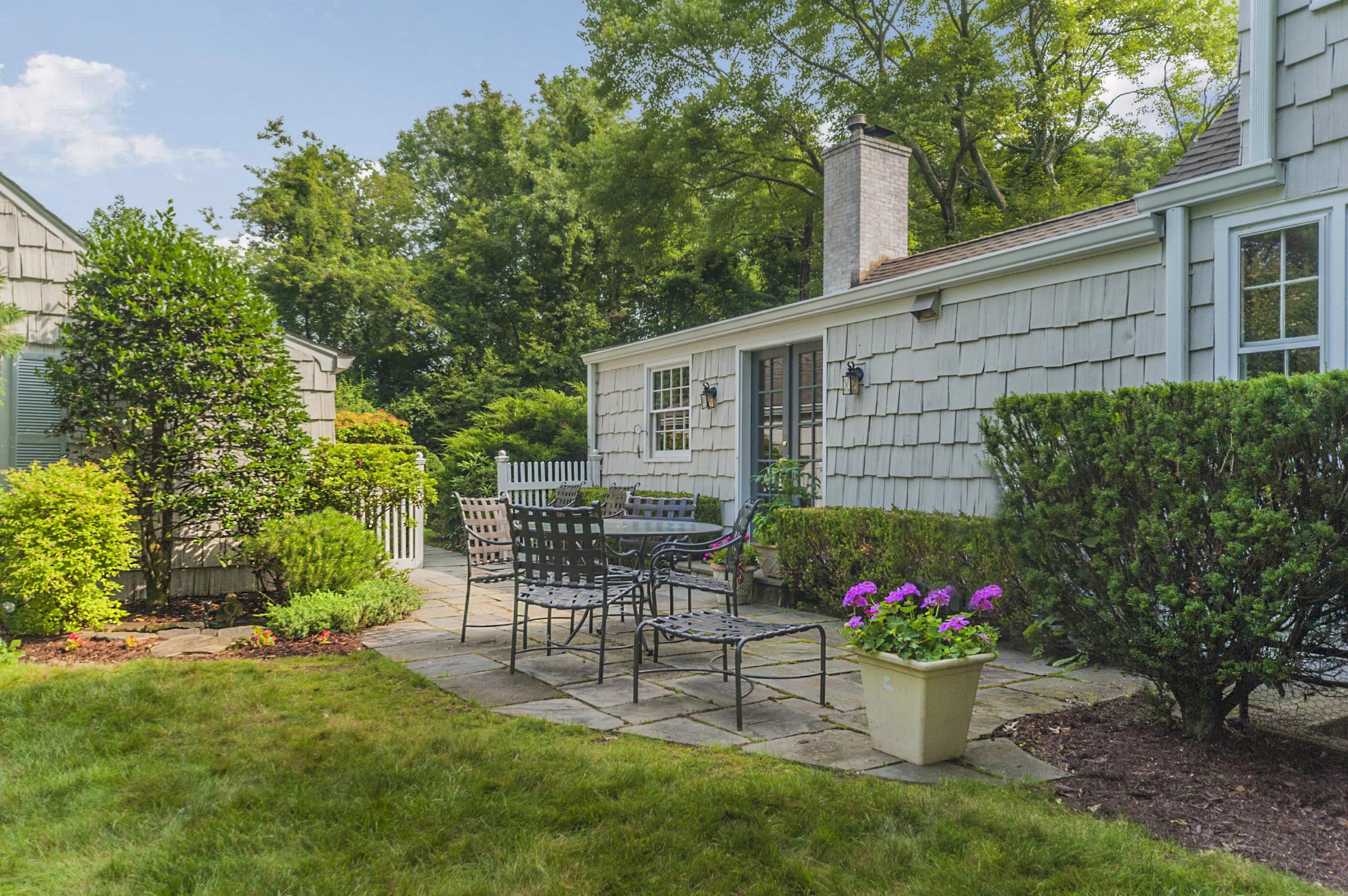 17 Wakeman Road Darien, CT 06820 - Photo 23 of 25 terrace