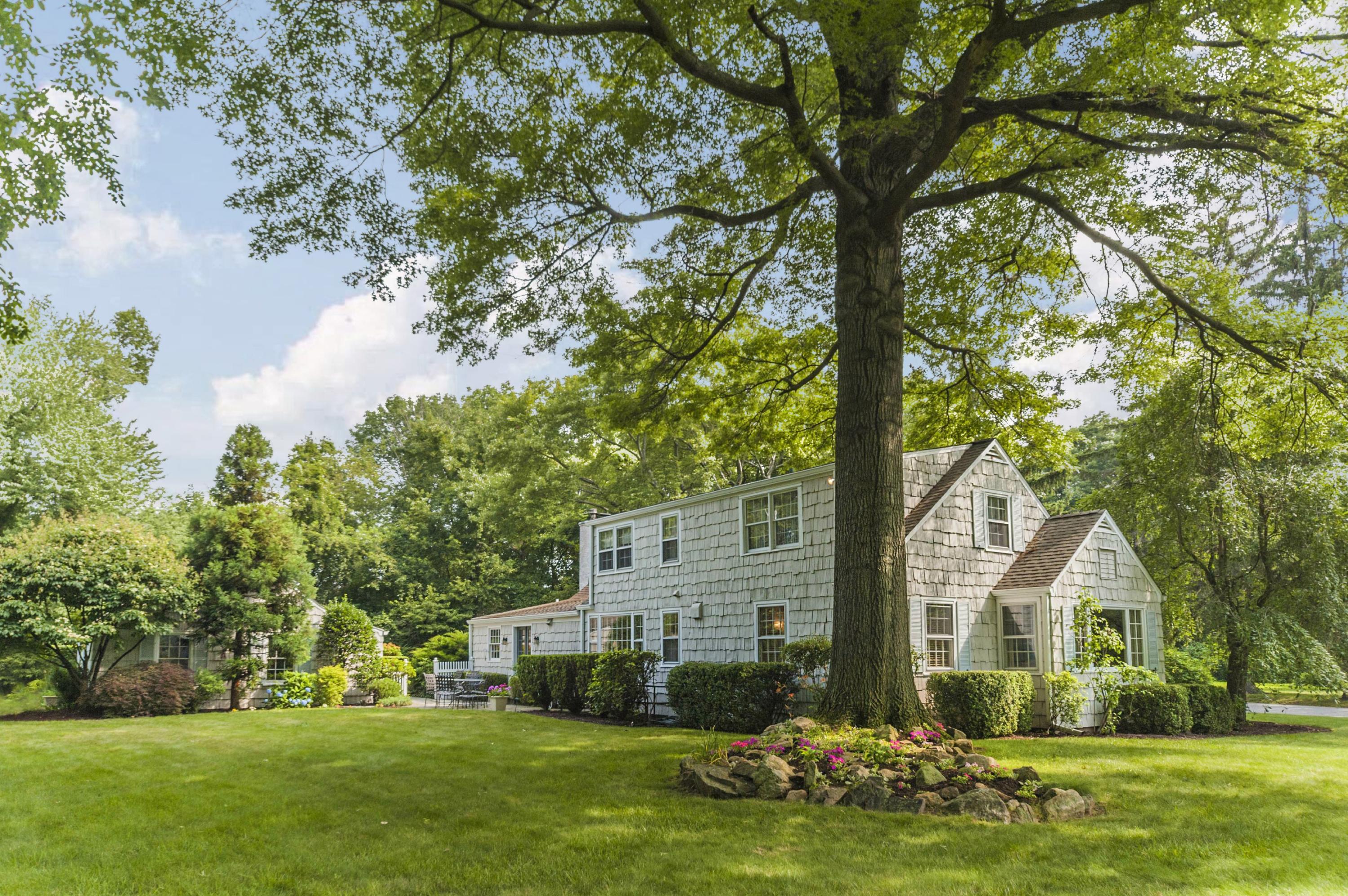 17 Wakeman Road Darien, CT 06820 - Photo 24 of 25 back yard