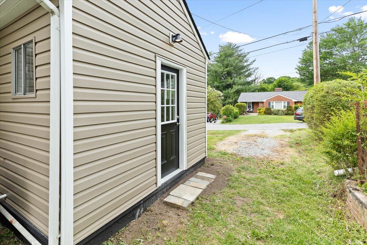 1503 Barnett Road Northwest Roanoke, VA 24017 - Photo 9 of 22 17-1503 Barnett Rd NW_17