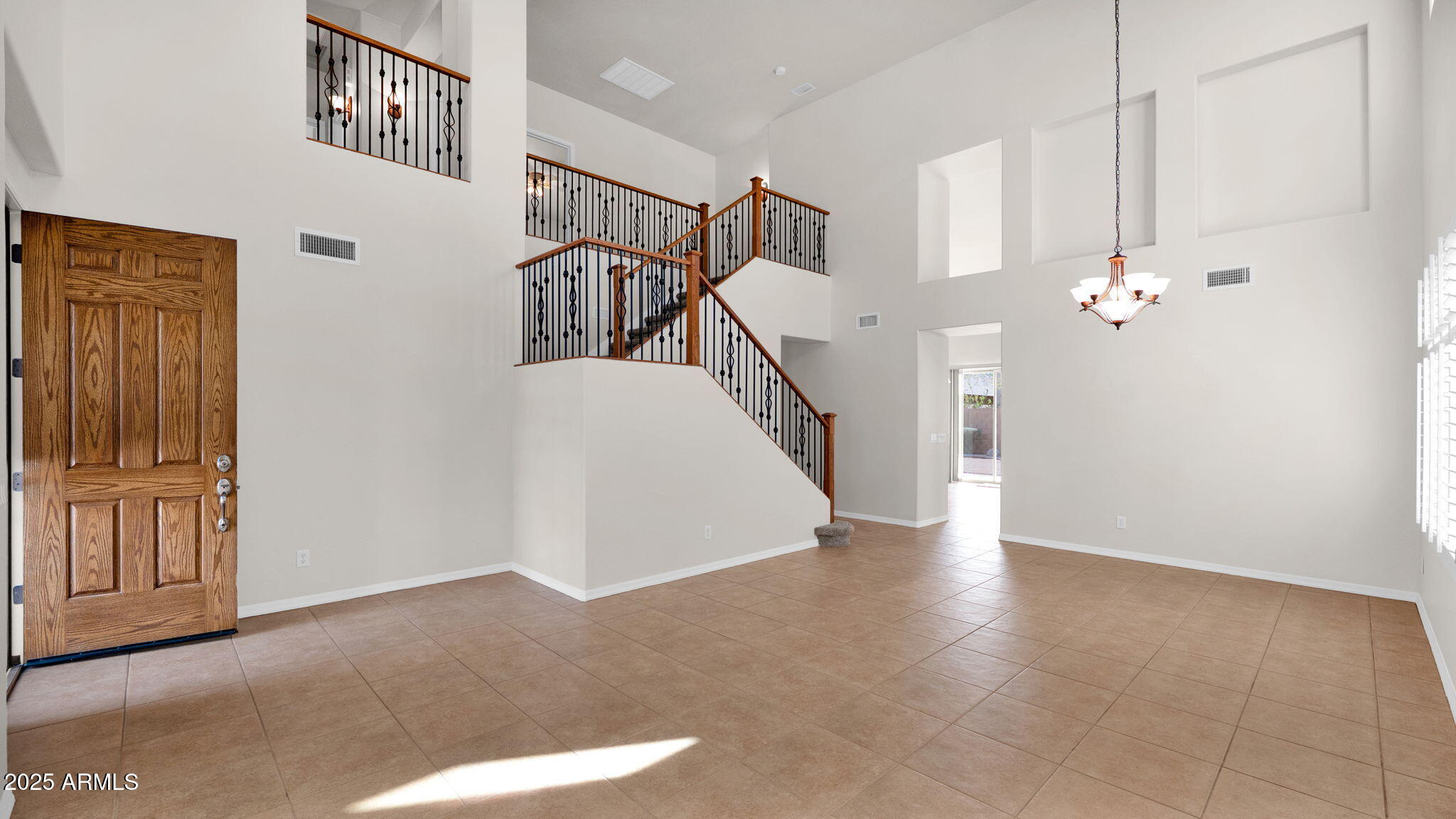 3411 West Restin Road Phoenix, AZ 85086 - Photo 9 of 54 9-web-or-mls-P1243583