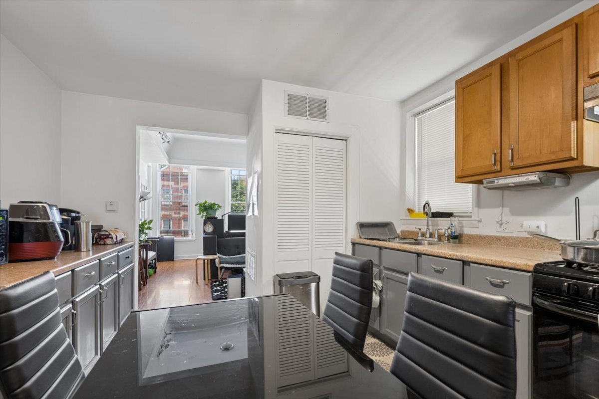 2946 South Loomis Street Chicago, IL 60608 - Photo 9 of 24
