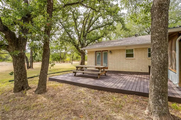 a view of a house with backyard and a tree