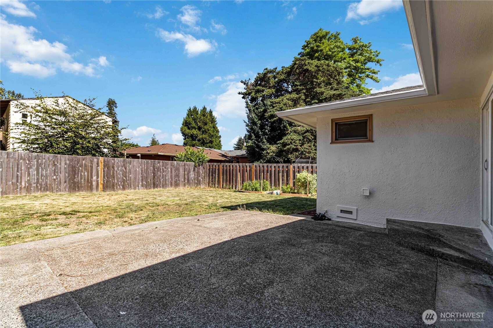 753 Southeast Sumner Street Camas, WA 98607 - Photo 27 of 37 a view of a backyard with large tree