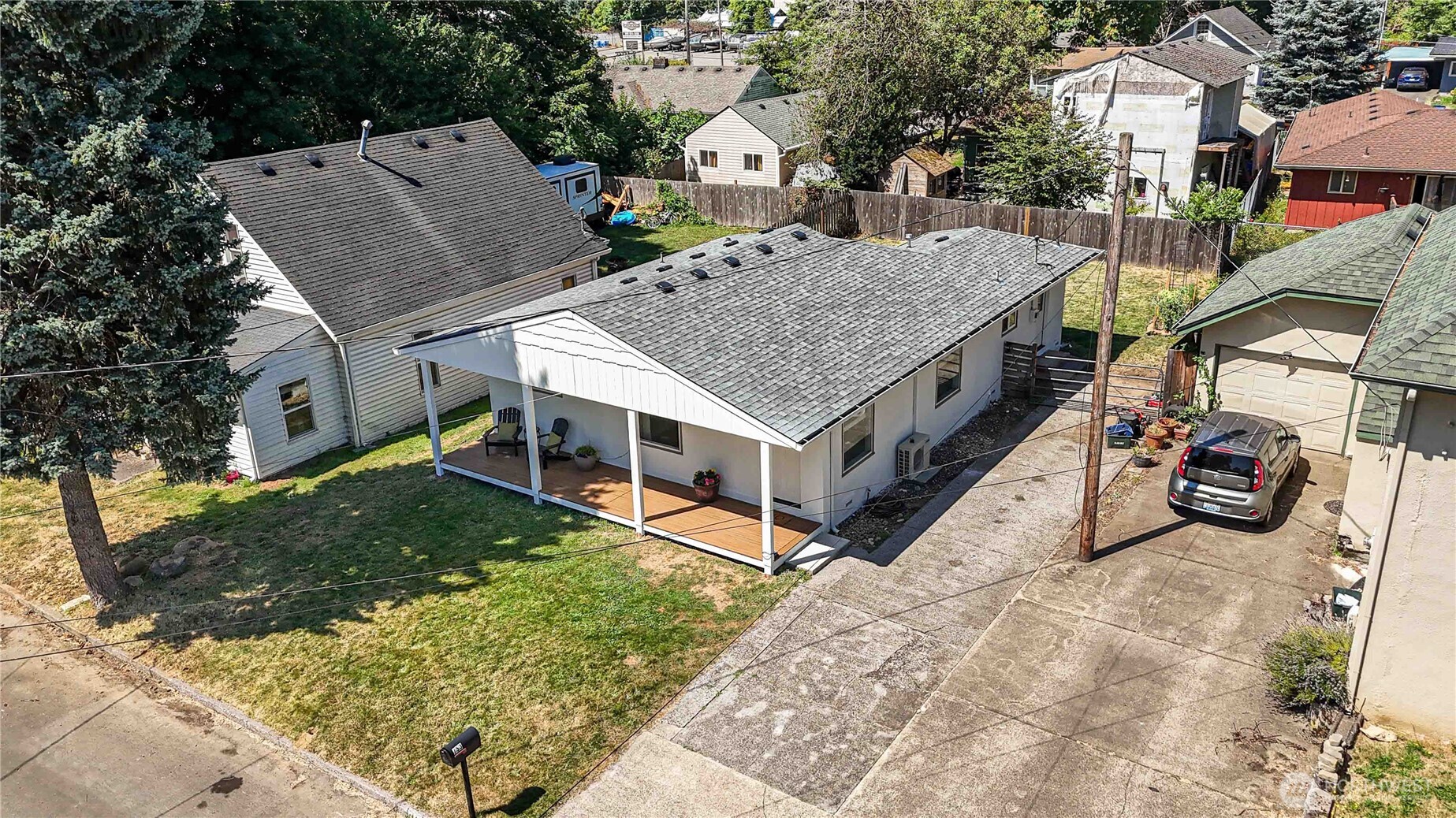 753 Southeast Sumner Street Camas, WA 98607 - Photo 31 of 37 front view of a house with a yard
