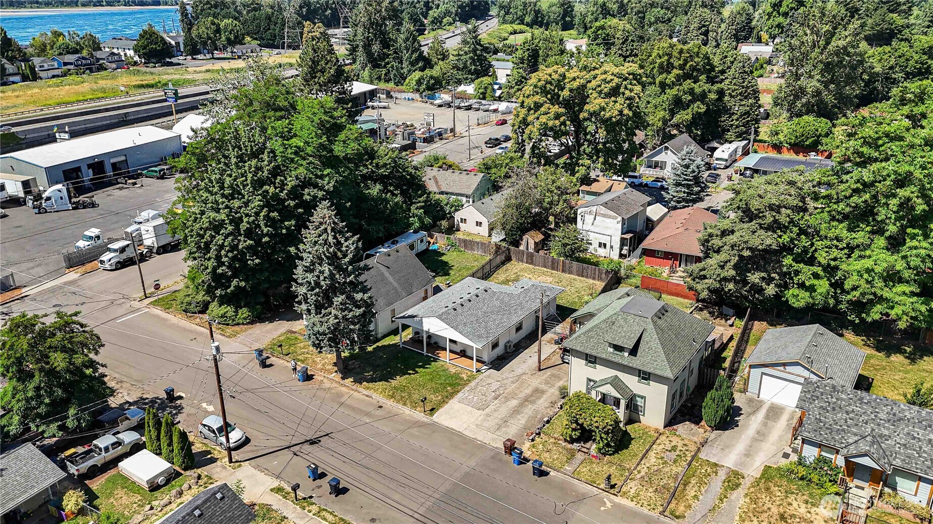 753 Southeast Sumner Street Camas, WA 98607 - Photo 32 of 37 an aerial view of multiple houses with yard