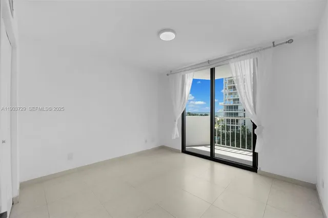 $8,000 | 4301 Collins Avenue, Unit 605, Miami Beach, FL 33140