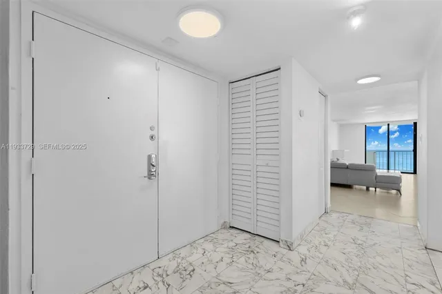 $8,000 | 4301 Collins Avenue, Unit 605, Miami Beach, FL 33140