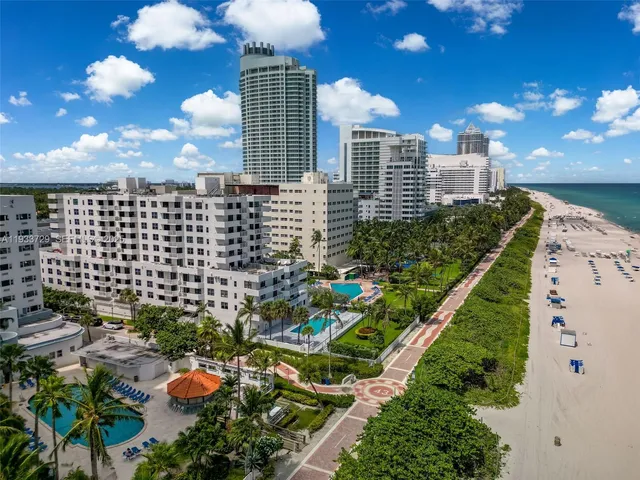 $8,000 | 4301 Collins Avenue, Unit 605, Miami Beach, FL 33140